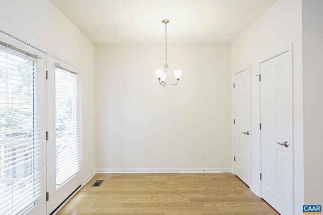 Building Photo - 139 Longwood Dr