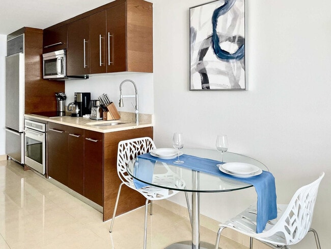 Building Photo - 485 Brickell Ave