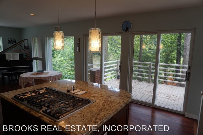 Foto del edificio - 4 br, 2.5 bath House - 121 Mathew's Grant