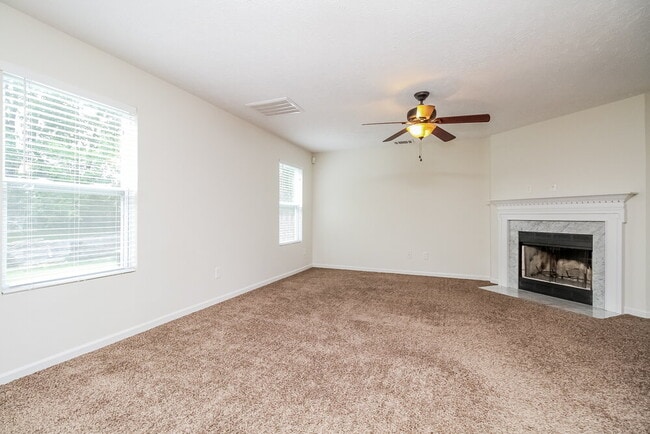 Building Photo - 608 Elderberry Way