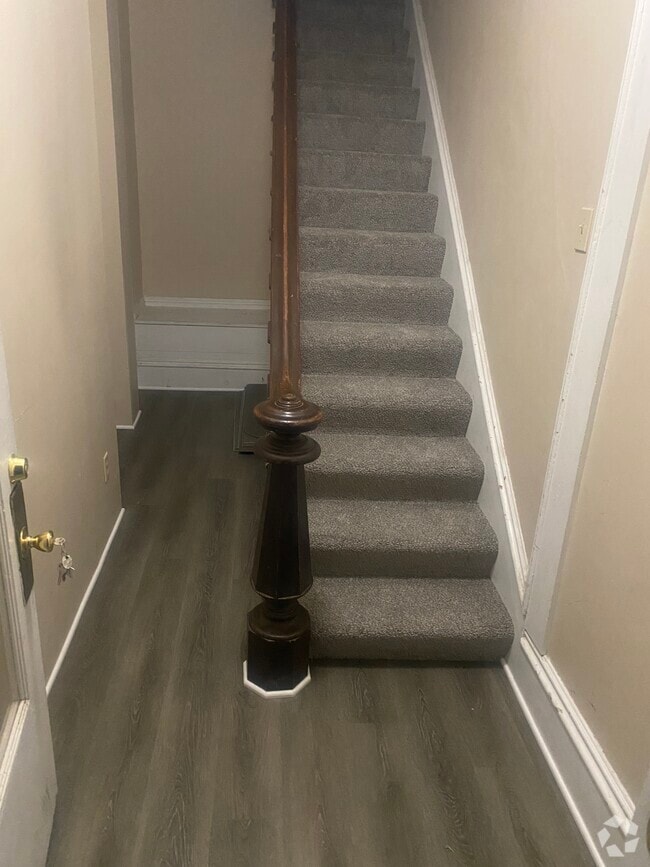 Apartments For Rent in Fulton, IL with Hardwood Floors 1 Rentals