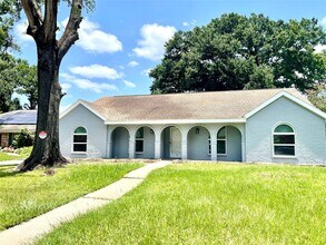 Building Photo - 9626 Hearthwood Dr