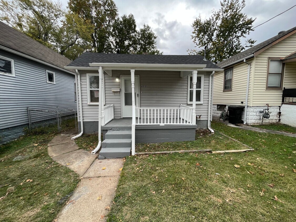 Foto principal - Renovated 3 bedroom Home Coming Available ...