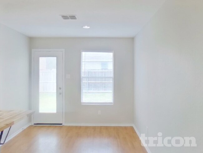 Foto del edificio - 12630 Carpenter Ln