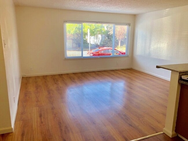 Building Photo - Awesome 2 Bed / 1 Bath South Berkeley Apar...