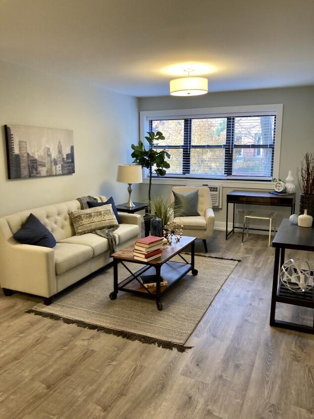 Foto principal - 1 bedroom in Chicago IL 60657