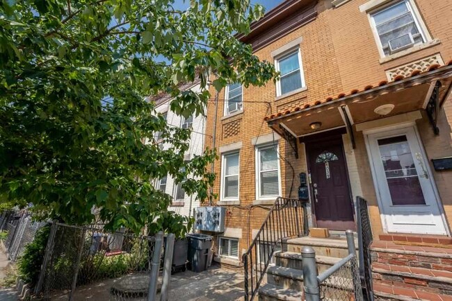 Building Photo - 6039 Palisade Ave