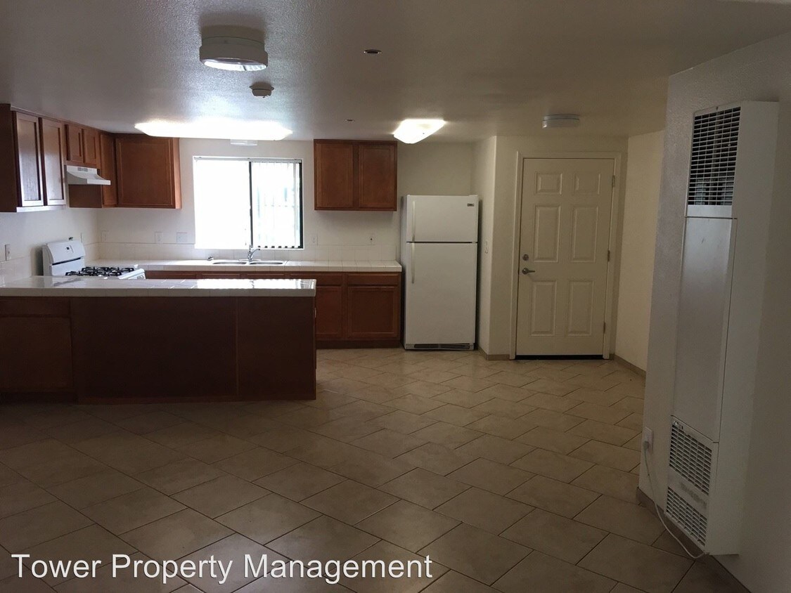 Primary Photo - 302-306 W Laurel Ave