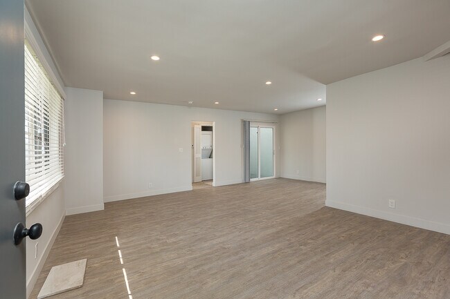 Foto del edificio - 1101 S Bronson Ave