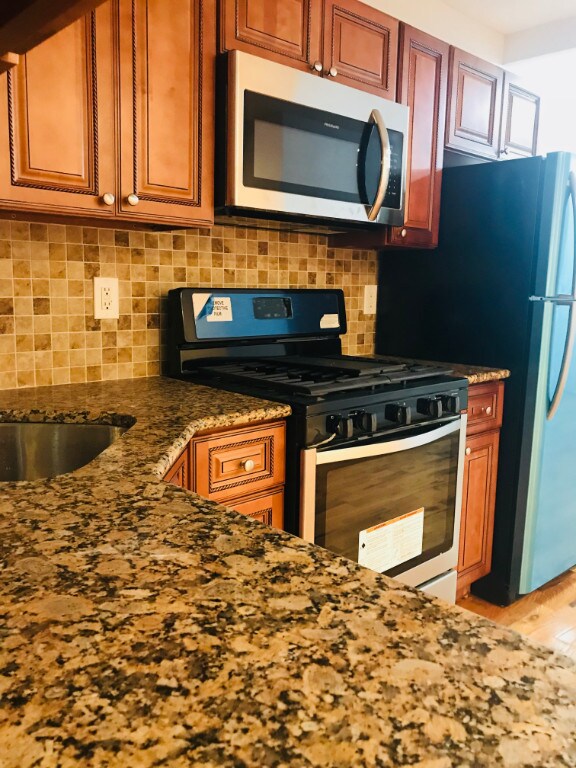 Primary Photo - E 105 Street