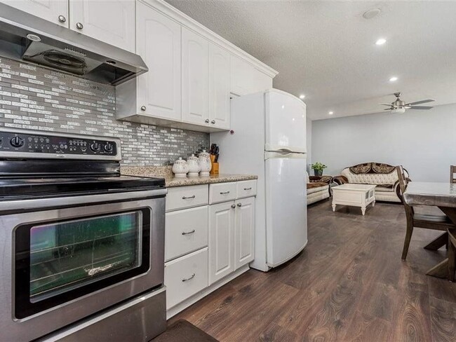 Building Photo - 33188 Brundige Ave