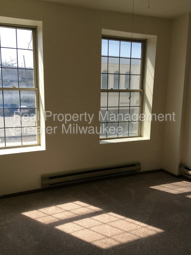 Primary Photo - 344 W Main St