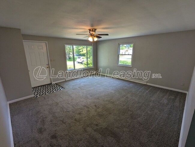 Building Photo - Spacious 4 Bedroom Home in Vermilion Near ...