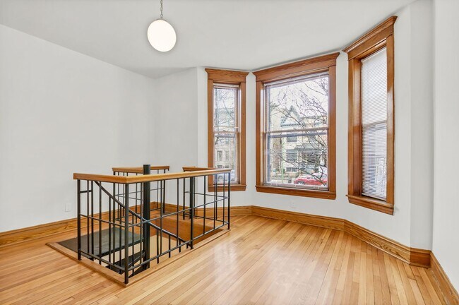 Foto del edificio - 1415 W Belle Plaine Ave