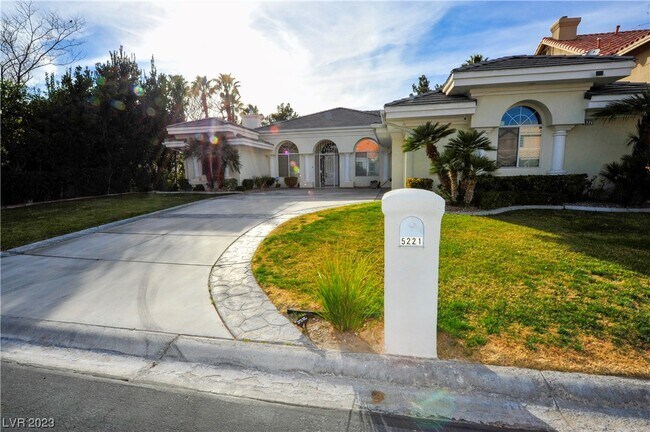 Foto del edificio - 5221 Sandy Cactus Ln