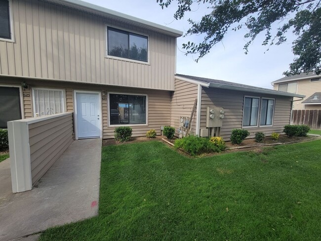 Building Photo - 2 Story Condo in Corning - Richfield Garde...