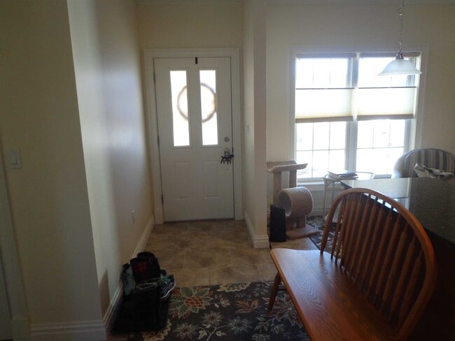 Building Photo - 384 Gardenia Dr