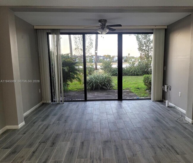 Foto del edificio - 4832 Esedra Ct