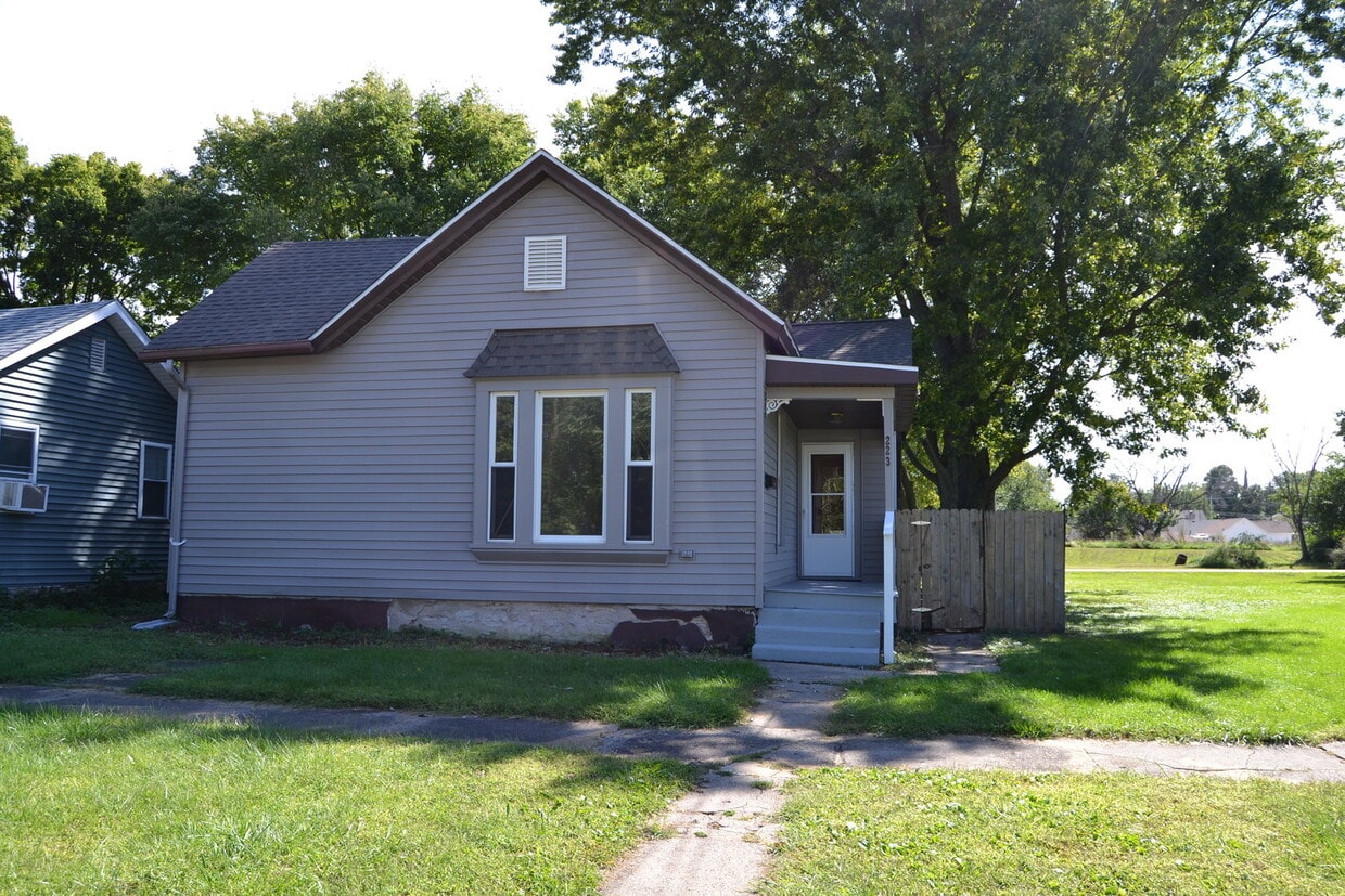223 Marquette St, Ottawa, IL 61350 House Rental in Ottawa, IL