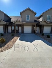 Building Photo - 2802 W Mockingbird Ln