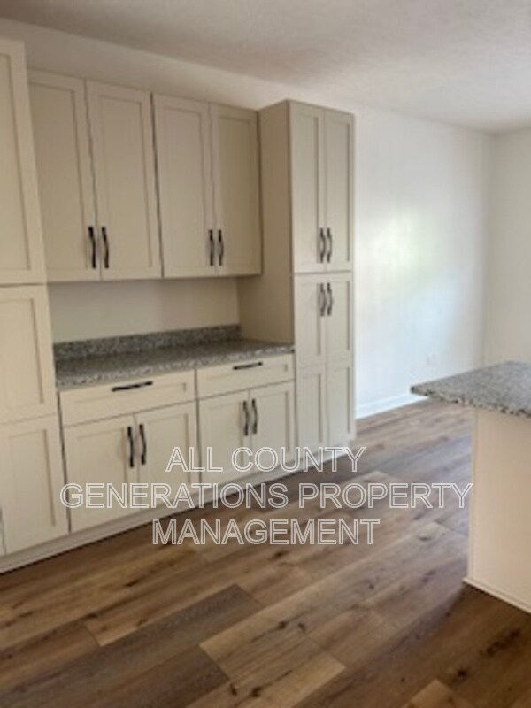 Foto del edificio - 3684 E 65th St