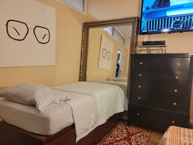 Foto del edificio - 475 E 94th St