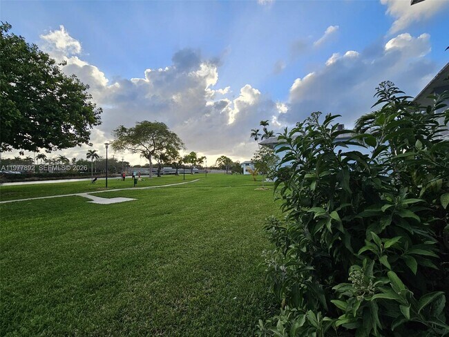 Foto del edificio - 7570 SW 82nd St