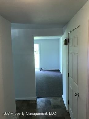 Building Photo - 827 Squires Ave