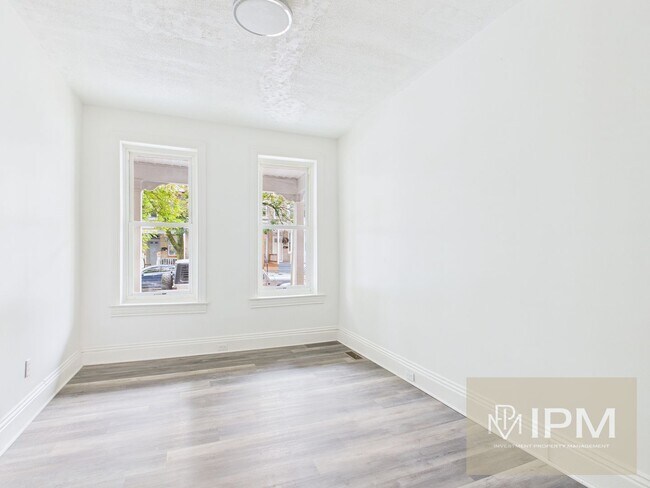 Foto del edificio - 633 W Princess St