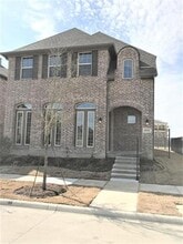 Building Photo - 6924 Royal View Dr