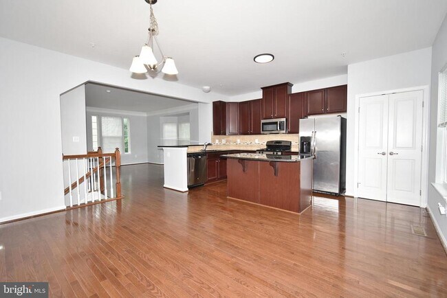 Foto del edificio - 7515 Hearthside Way