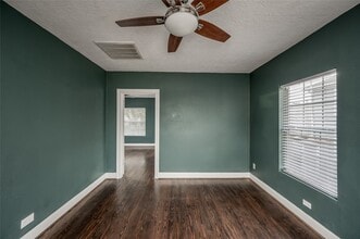 Building Photo - 4204 Lovejoy St