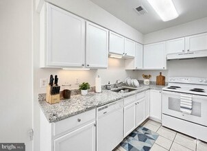 Building Photo - 102 Crossbill Way