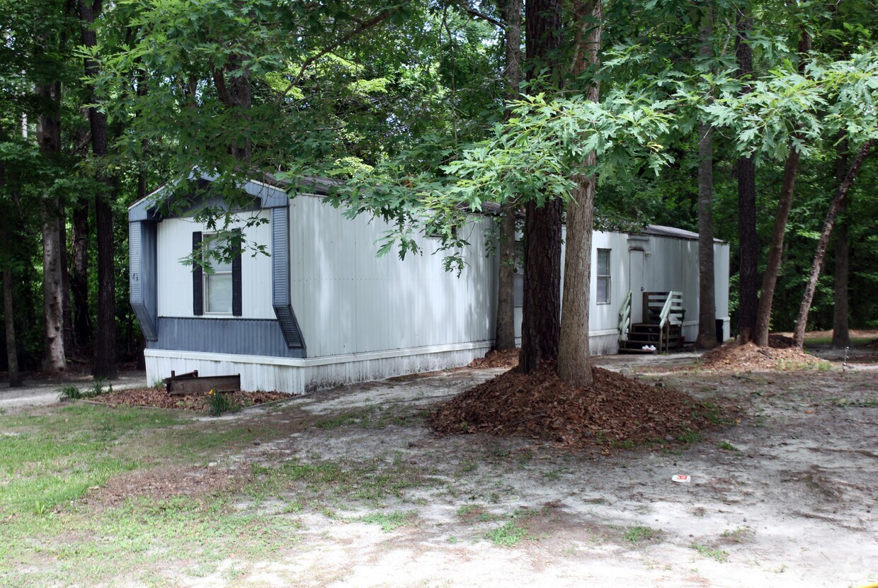 Building Photo - Faircrest Mobile Home Park