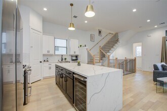 Building Photo - 2315 Sherwin St