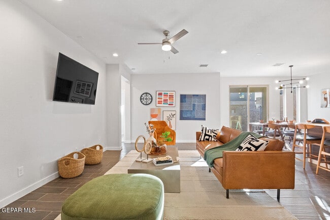 Foto del edificio - 245 Emerald Tower Dr