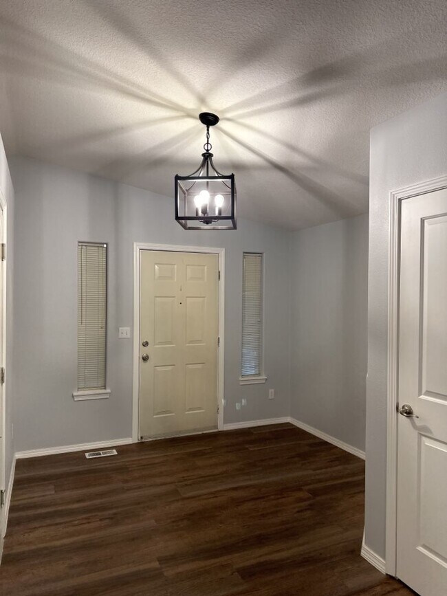 Foto del edificio - Charming 2 Bedroom Townhome
