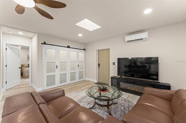Foto del edificio - 5028 Autumn Ridge Ln