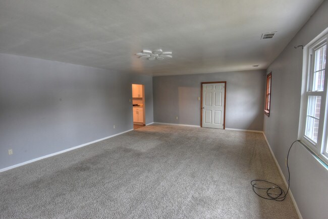 Building Photo - 3097 Woodland Rd