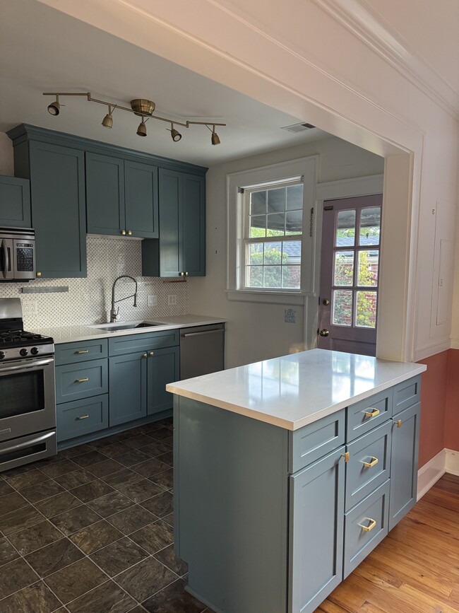 Kitchen - 17 8th Ave