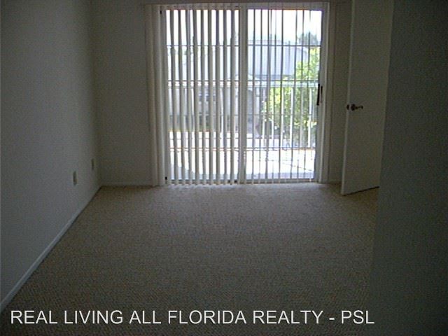 Building Photo - 1630 SE Green Acres Cir