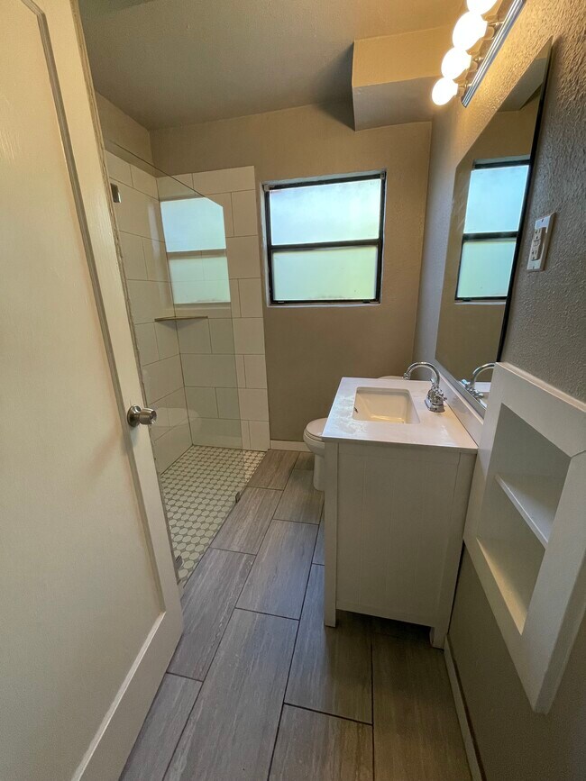 bathroom - 1410 Ashwood Rd