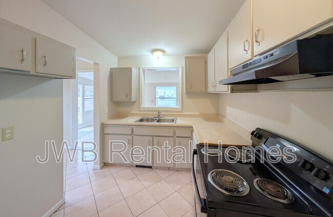 Foto del edificio - 1023 Le Brun Dr