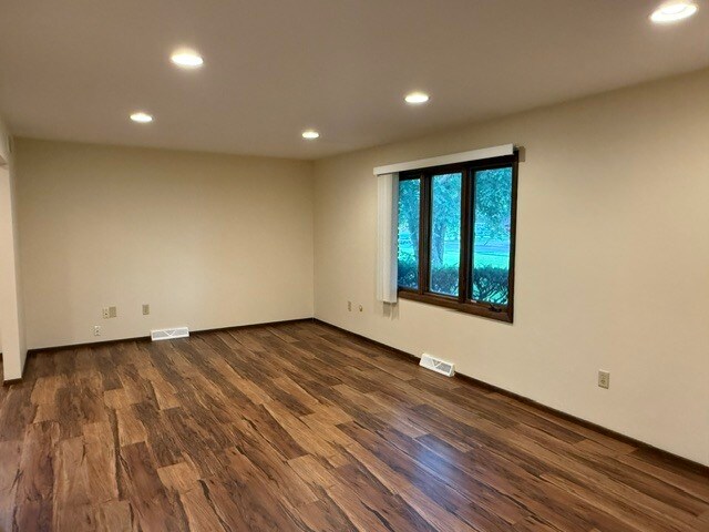 Foto del edificio - 1436 Camellia Dr