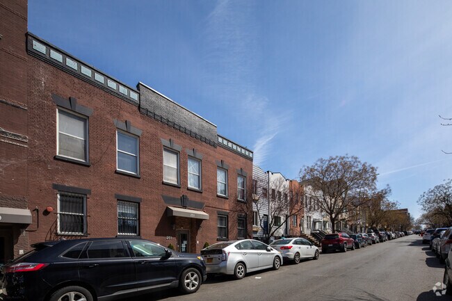 Building Photo - 251 19th St