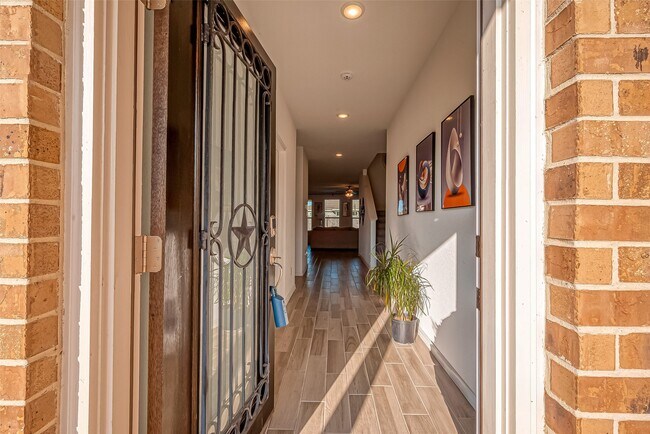 Foto del edificio - 5703 Morning Vis Rd