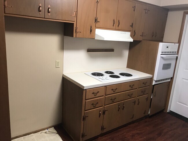 Foto del edificio - Large 4 Bedroom Home in Glendale School Di...