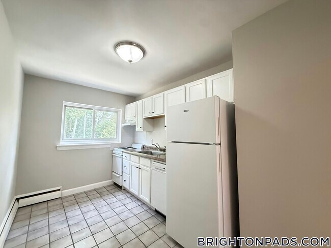 Building Photo - 63 Selkirk Rd