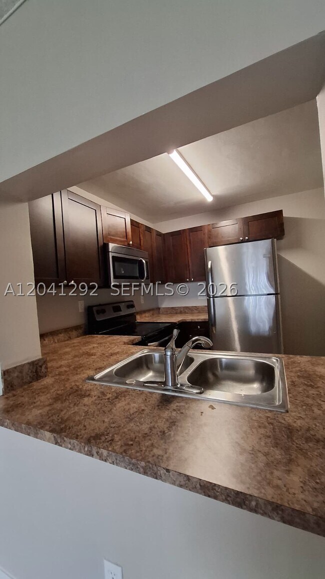 Foto del edificio - 496 NW 165th St
