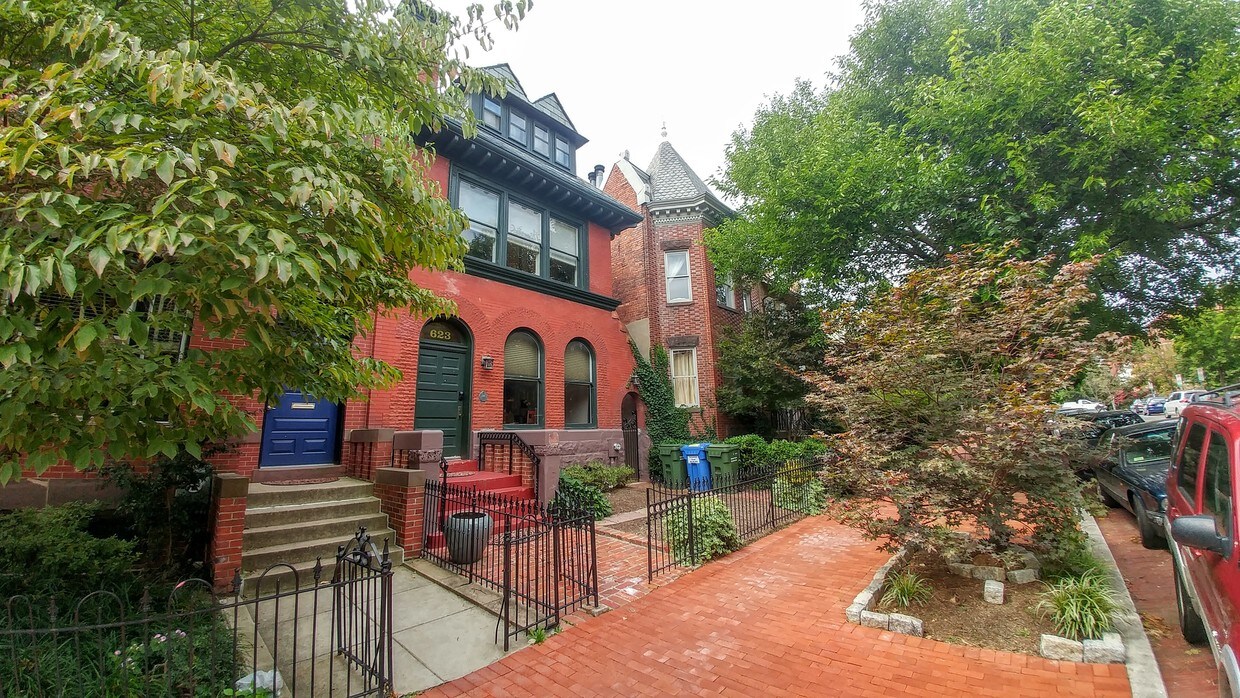 Entrada del edificio - 623 A St NE